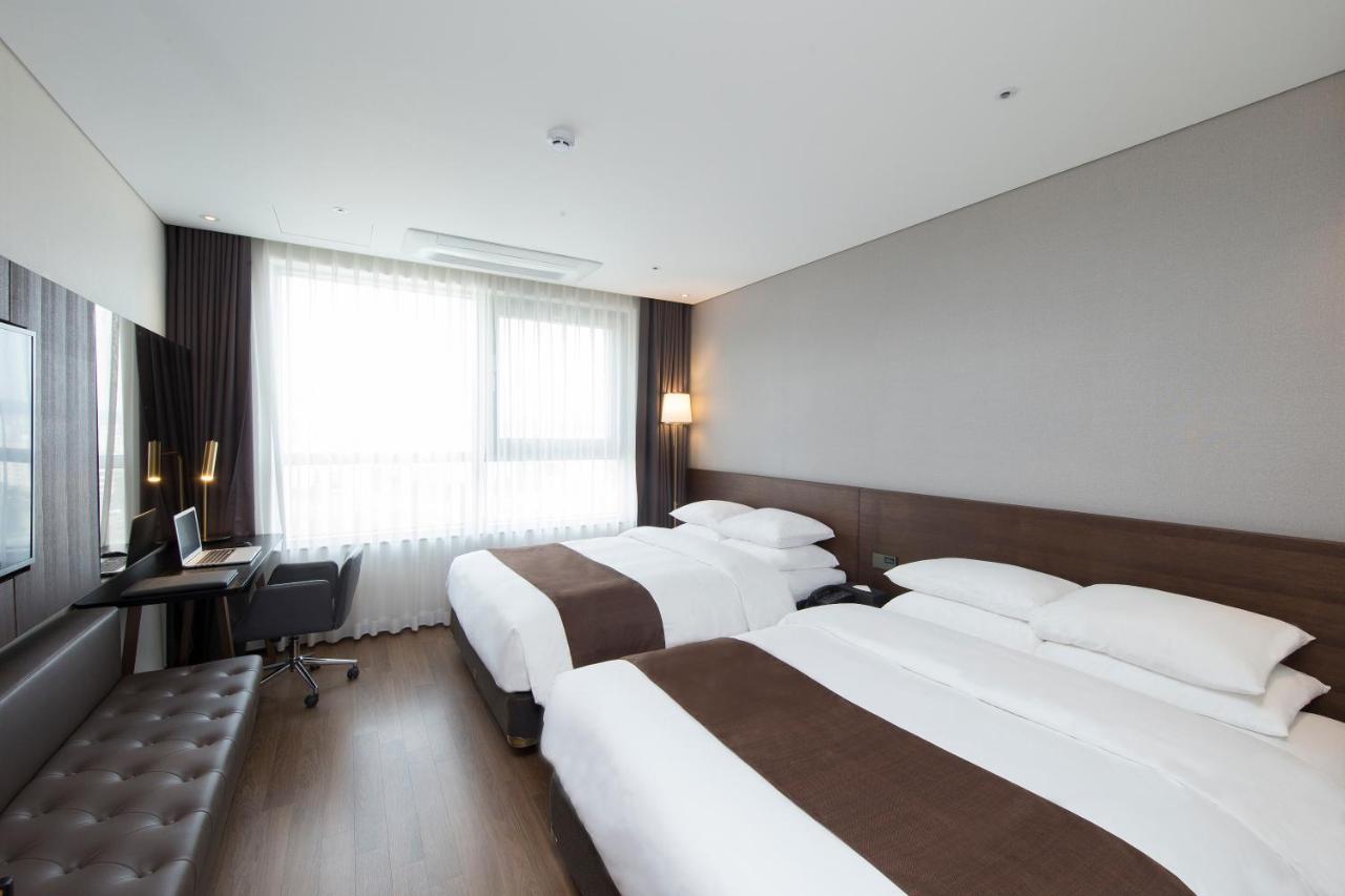 Hotel Ramada By Wyndham Daejeon Exterior foto