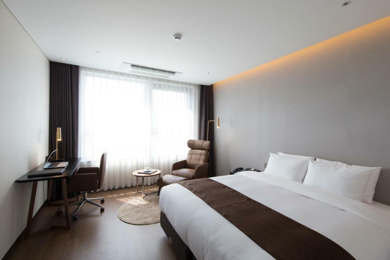 Hotel Ramada By Wyndham Daejeon Exterior foto