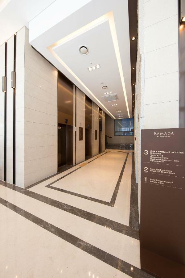 Hotel Ramada By Wyndham Daejeon Exterior foto